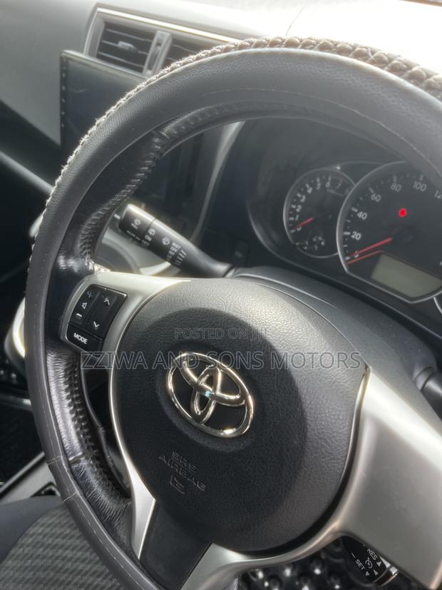 Toyota Ractis 1.5 AWD 2012 Silver