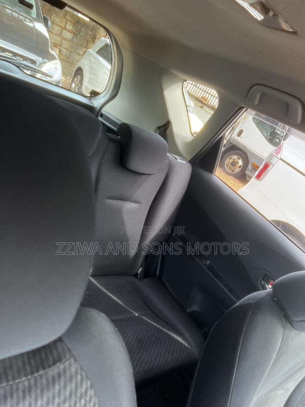 Toyota Ractis 1.5 AWD 2012 Silver