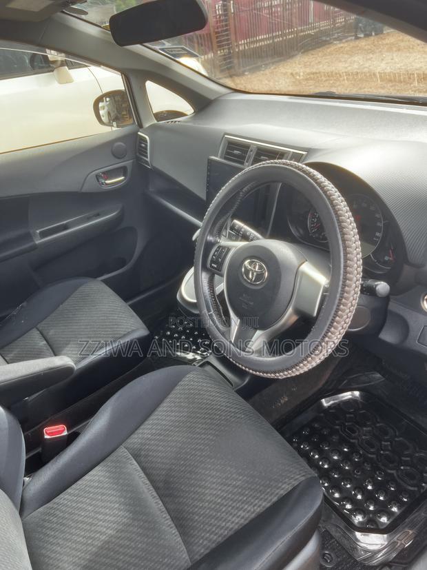 Toyota Ractis 1.5 AWD 2012 Silver