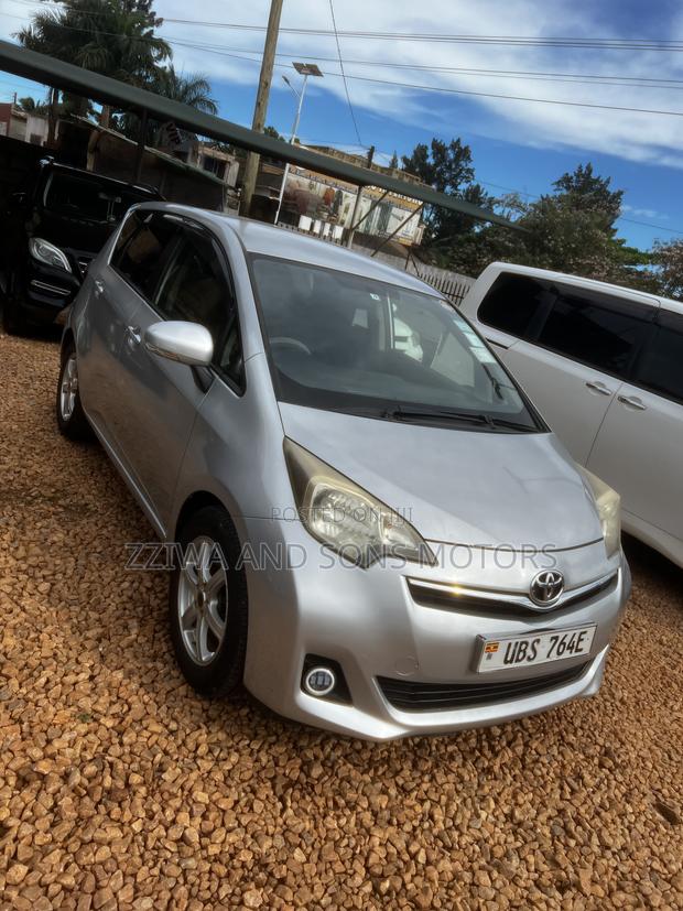 Toyota Ractis 1.5 AWD 2012 Silver