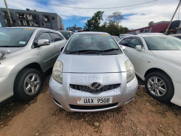 Toyota Vitz 2003 Silver