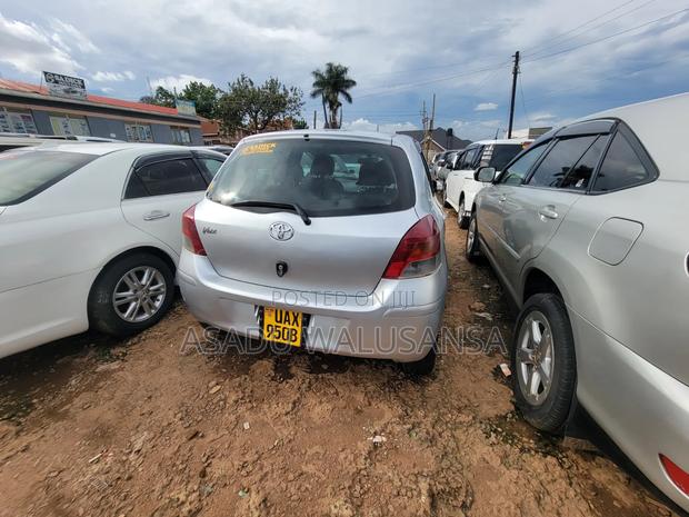 Toyota Vitz 2003 Silver