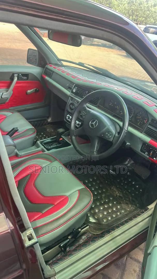 Mercedes-Benz 190E 1990 Red