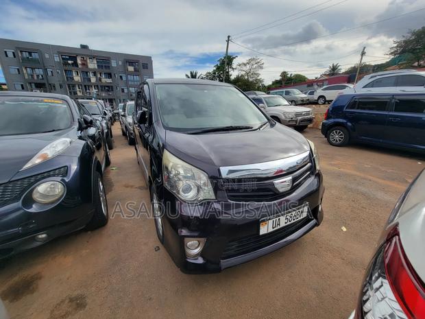 Toyota Noah 2012 Black