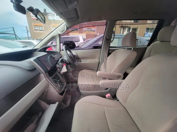 Toyota Noah 2012 Black
