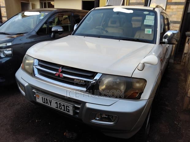 Mitsubishi Pajero 2001 White