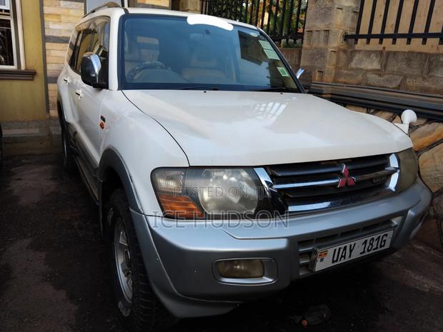 Mitsubishi Pajero 2001 White