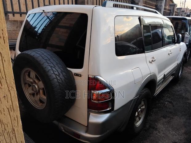 Mitsubishi Pajero 2001 White