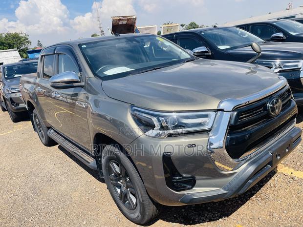 Toyota Hilux 2022 Gray