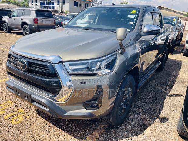 Toyota Hilux 2022 Gray