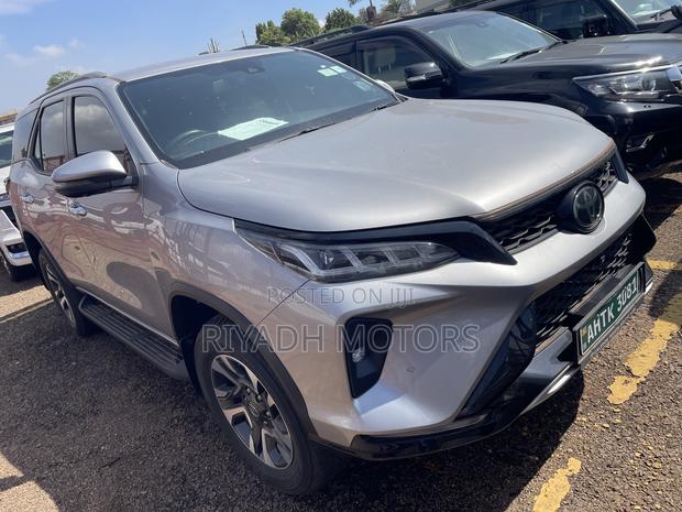 Toyota Fortuner 2.4 D AWD 2023 Silver