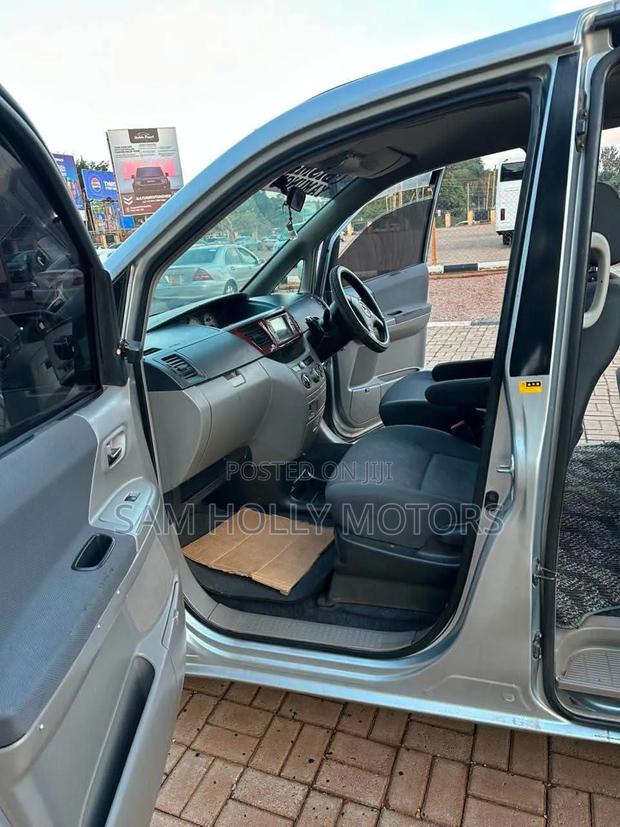 Toyota Noah 2.0 FWD (8 Seater) 2006 Silver
