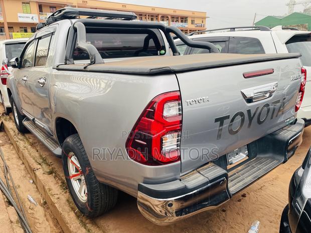 Toyota Hilux 2020 Silver