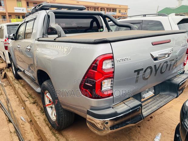 Toyota Hilux 2020 Silver