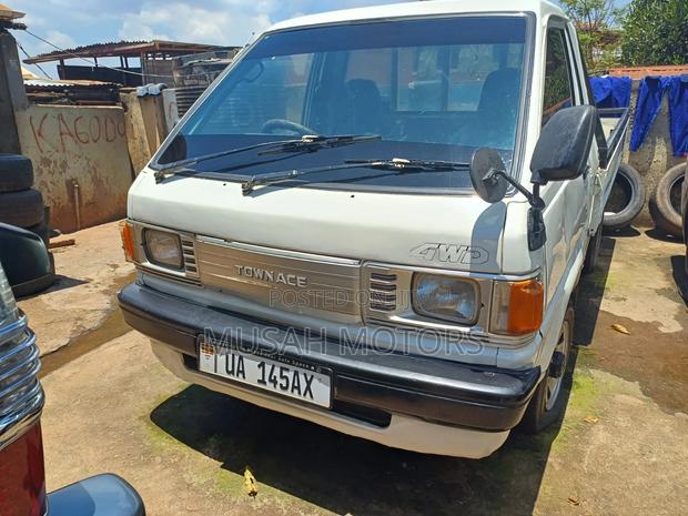 Toyota TownAce 1996 White