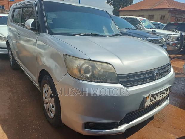 Toyota Corolla Rumion 2010 Silver