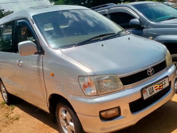 Toyota LiteAce Noah 2001 Silver