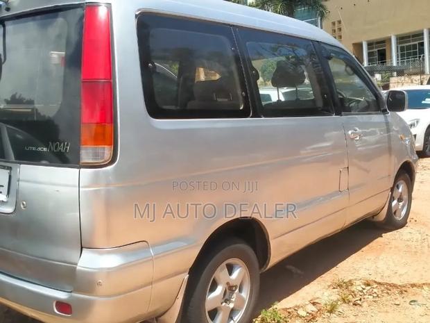 Toyota LiteAce Noah 2001 Silver