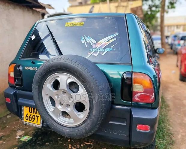Toyota RAV4 2001 Green