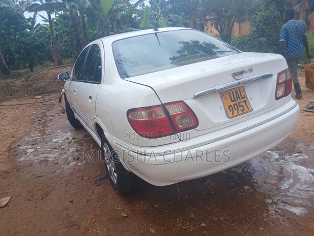 Nissan Bluebird 2011 Pearl
