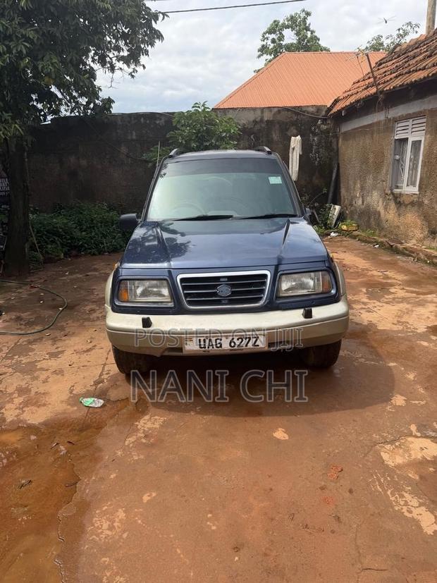 Suzuki Escudo 2000 Blue