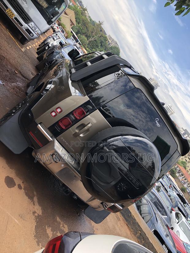Land Rover Defender S 2021 Beige