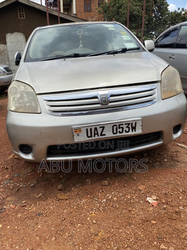 Toyota Raum 2004 Gold