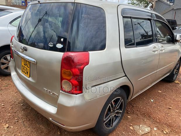 Toyota Raum 2004 Gold