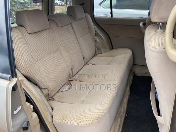 Toyota Raum 2004 Gold
