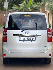 Toyota Noah 2011 White for sale