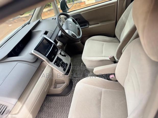 Toyota Noah 2011 White