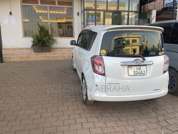 Toyota Ractis 1.5 AWD 2010 White