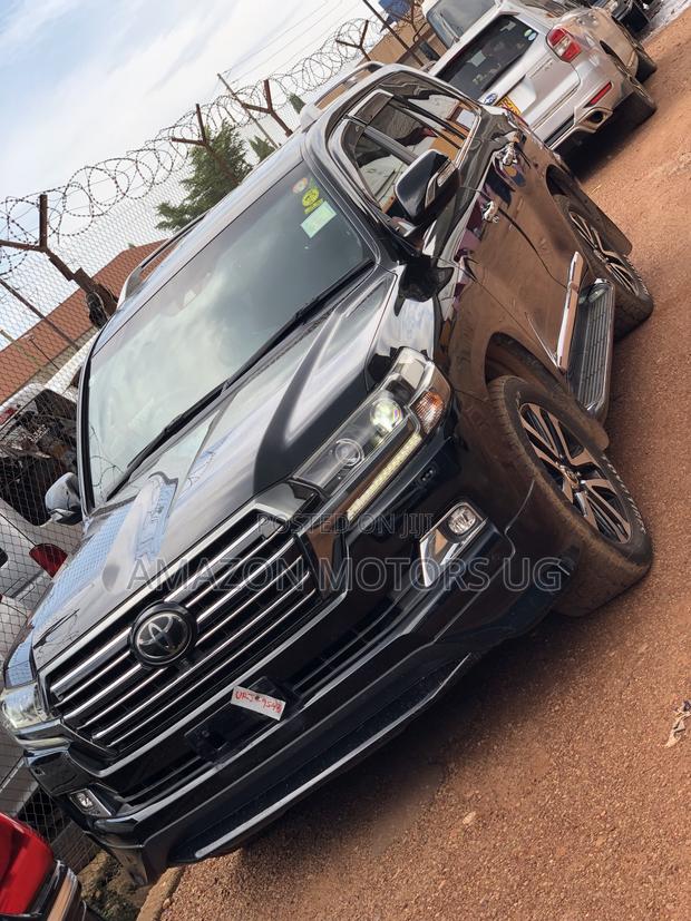 Toyota Land Cruiser 4.6 V8 ZX 2017 Black