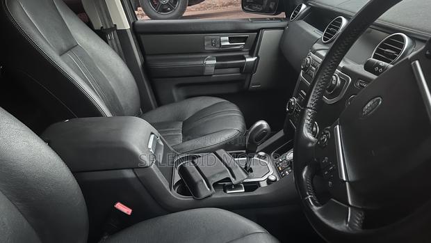 Land Rover Discovery 2011 Gray