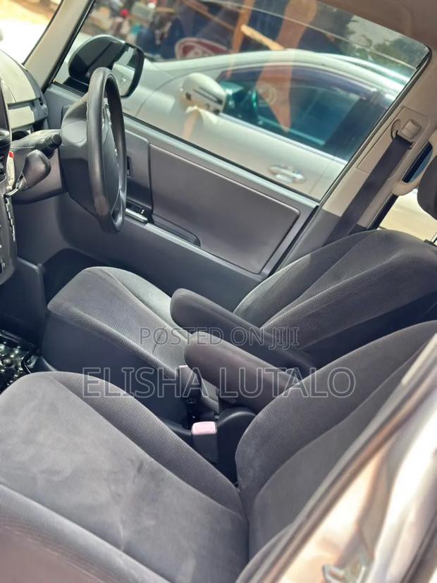 Toyota Noah 2.0 143hp AWD (8 Seater) 2013 Silver