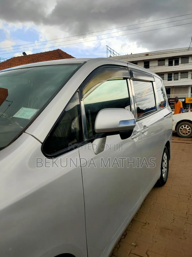 Toyota Noah 2009 Gray