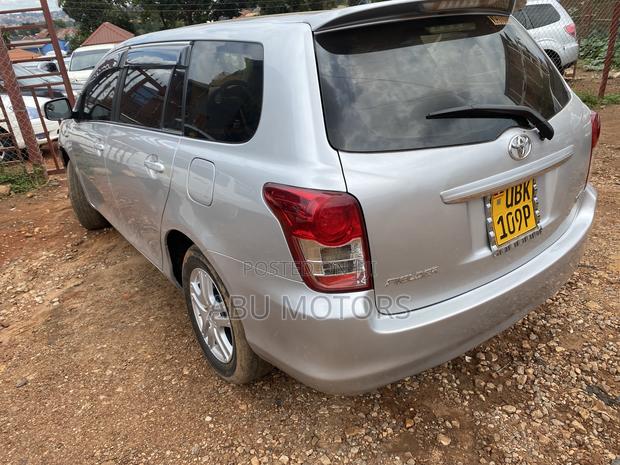 Toyota Corolla Fielder 2009 Silver