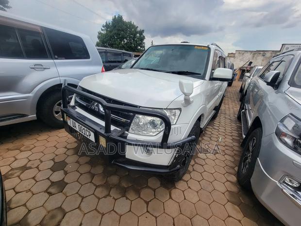 Mitsubishi Pajero 2012 White