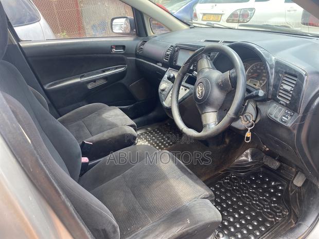 Toyota Wish 2006 Silver