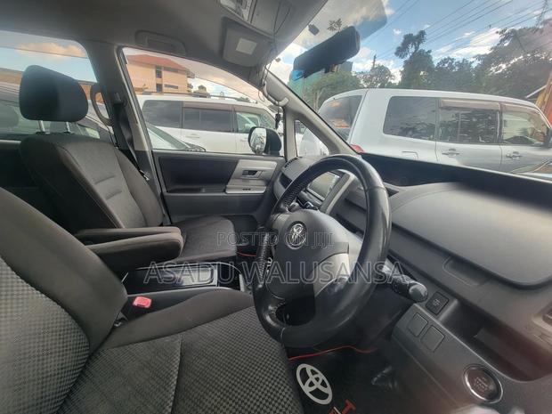 Toyota Noah 2011 Gray