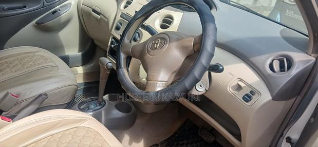 Toyota Platz 2001 Silver