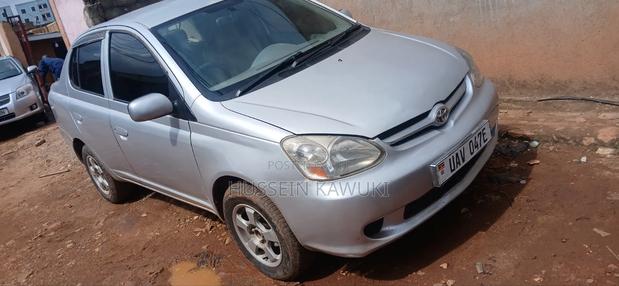 Toyota Platz 2001 Silver