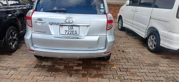 Toyota Vanguard 2010 Silver