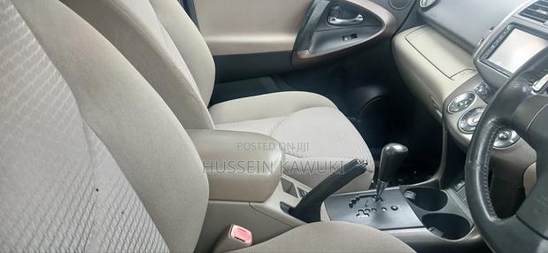 Toyota Vanguard 2010 Silver
