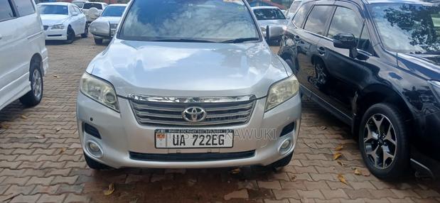 Toyota Vanguard 2010 Silver