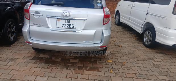 Toyota Vanguard 2010 Silver