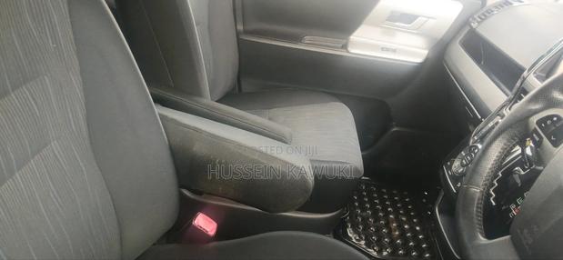 Toyota Noah 2012 Silver