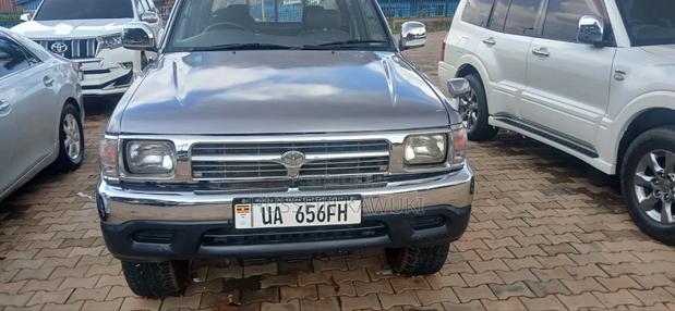 Toyota Hilux 2.5 Cab 2005 Gray