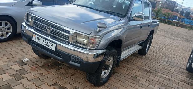 Toyota Hilux 2.5 Cab 2005 Gray