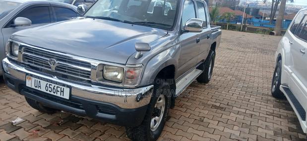Toyota Hilux 2.5 Cab 2005 Gray